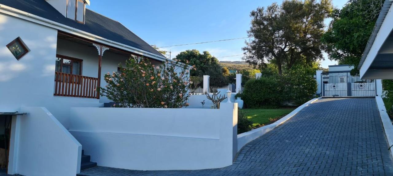7 On South Hotel Bredasdorp Bagian luar foto